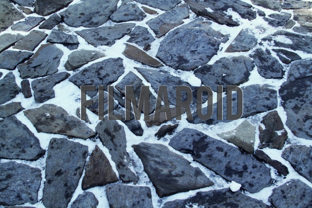 Stone floor with snow Stone floor with snow - Irregular size stone floor with fresh white snow during one winter morning